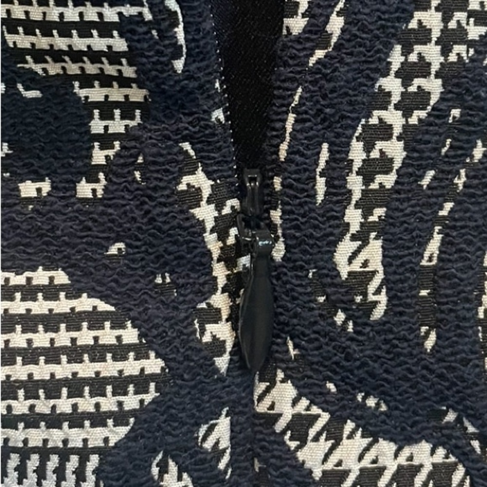 Brooks Brothers Pencil Skirt, Floral & Houndstooth Patten, Navy & White,  Sz. 10 - Picture 6 of 12